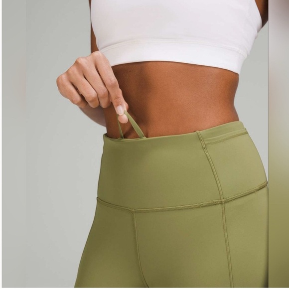 LULUEMON FAST AND  FREE HIGH RISE LEGGINGS SIZE 8 - Picture 2 of 12